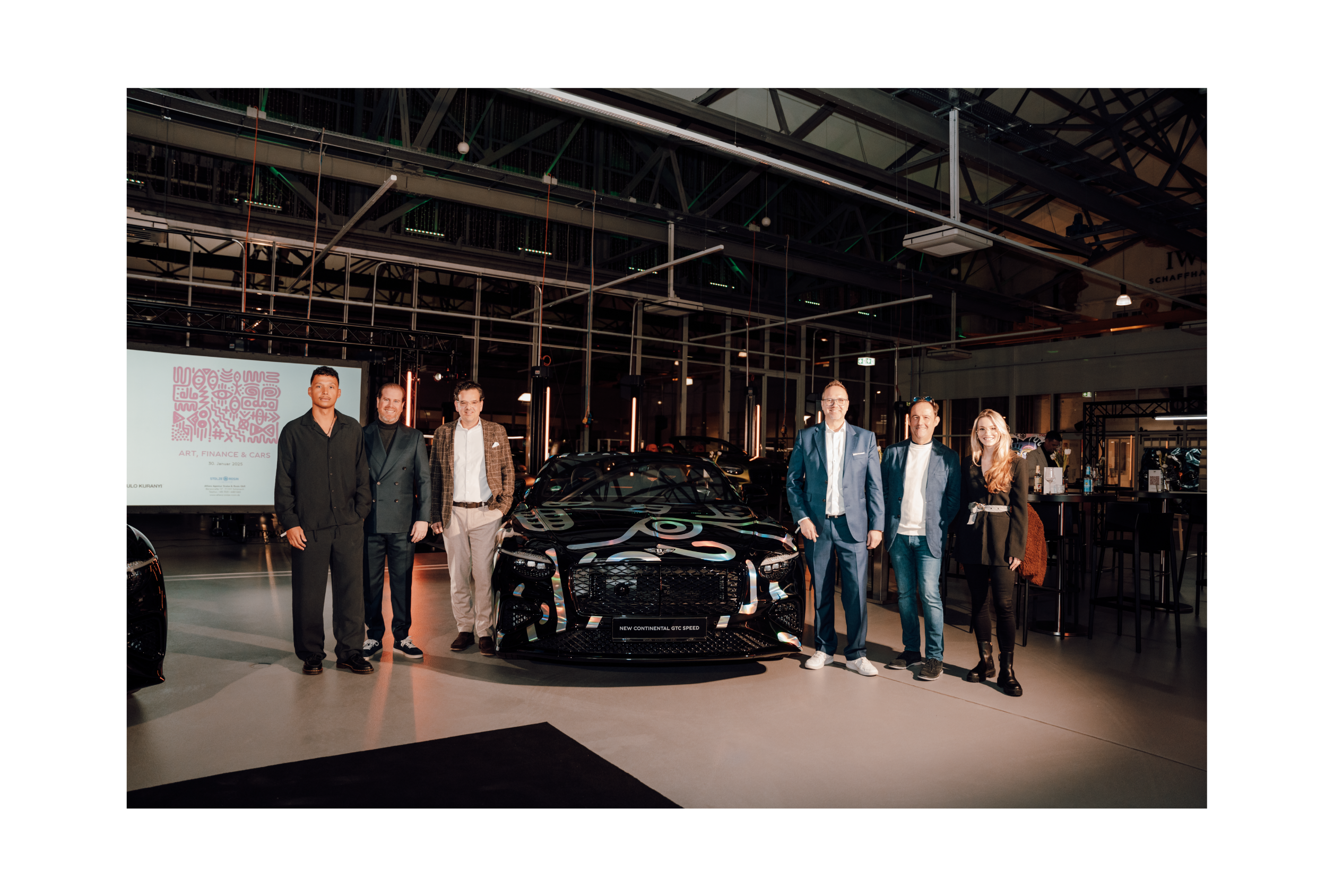 Kunst trifft auf Luxus – Romulo Kuranyi inszeniert Bentley in Stuttgart